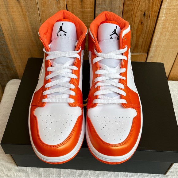 AIR JORDAN 1 MID SE ELECTRO ORANGE 11.5 BRAND NEW IN BOX - Picture 13 of 14